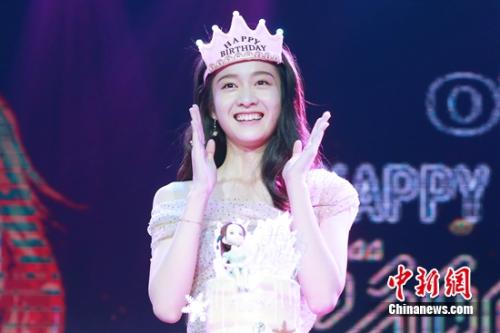 演員張雪迎搞笑配音“小豬佩奇”與粉絲慶祝生日